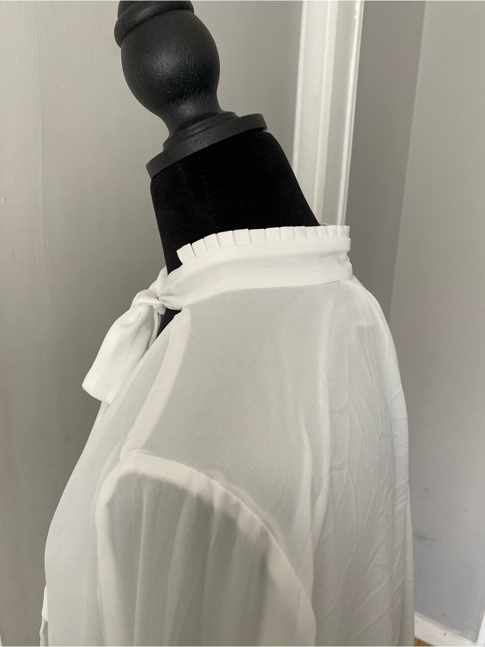 White House Black Market White Tie-Neck Long-Sleeve Blouse - Picture 5 of 6